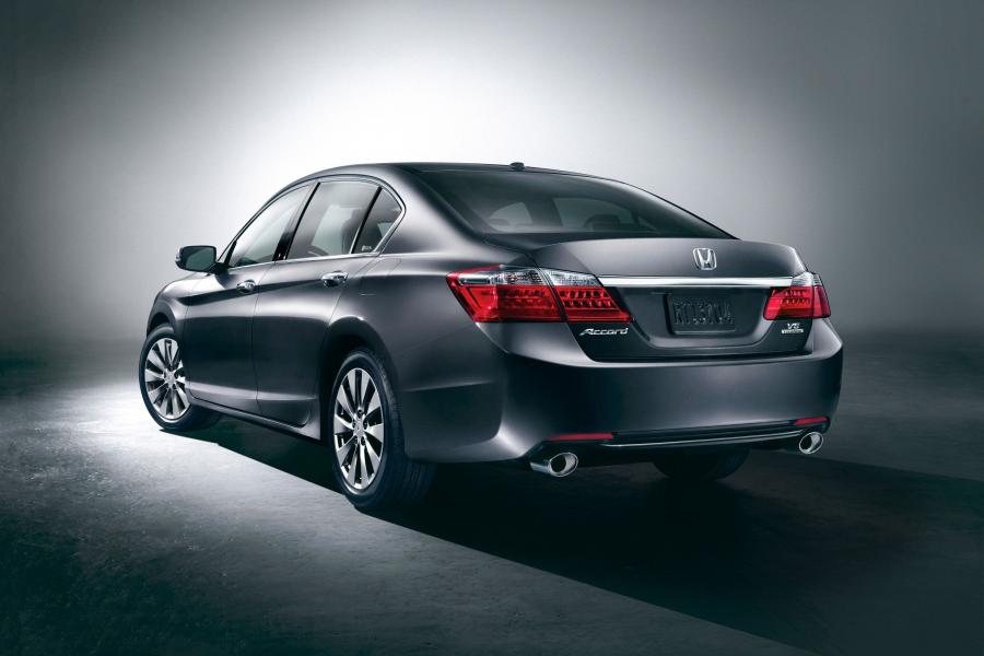  Honda Accord Sedan 2013 года  (US) (фото 2 из 8)